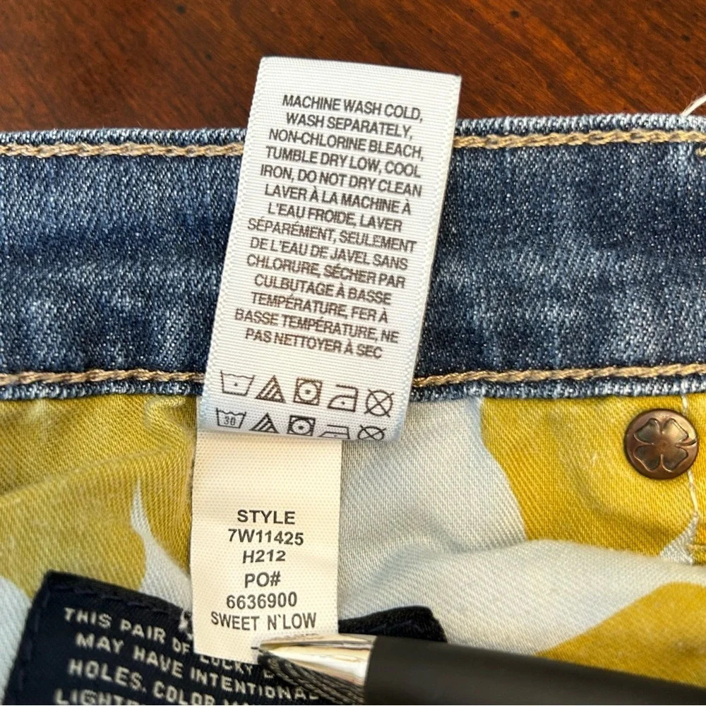 Lucky Brand Sweet and Low Boot Cut Women’s Size 8/29 Dark Blue Wash Jean - Picture 7 of 15